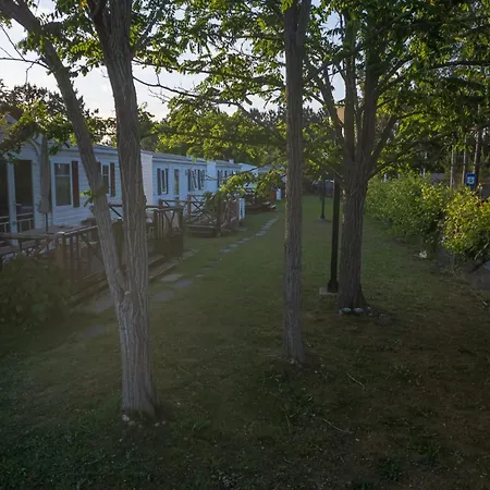 Landshause مكان تخييم Burinhosa