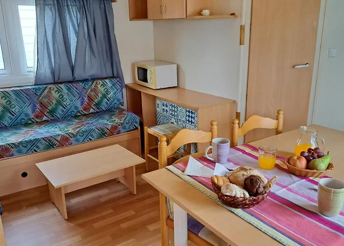 Landshause مكان تخييم *