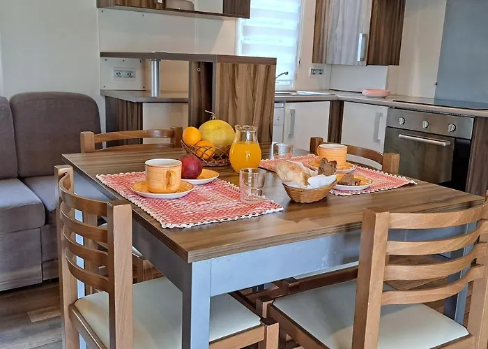 Landshause مكان تخييم *