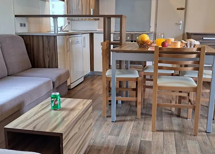 Landshause مكان تخييم *