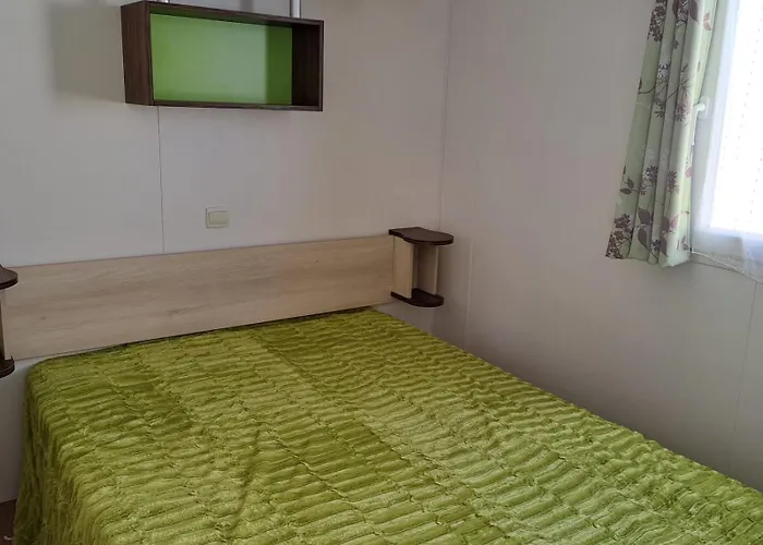 Landshause Κάμπινγκ *